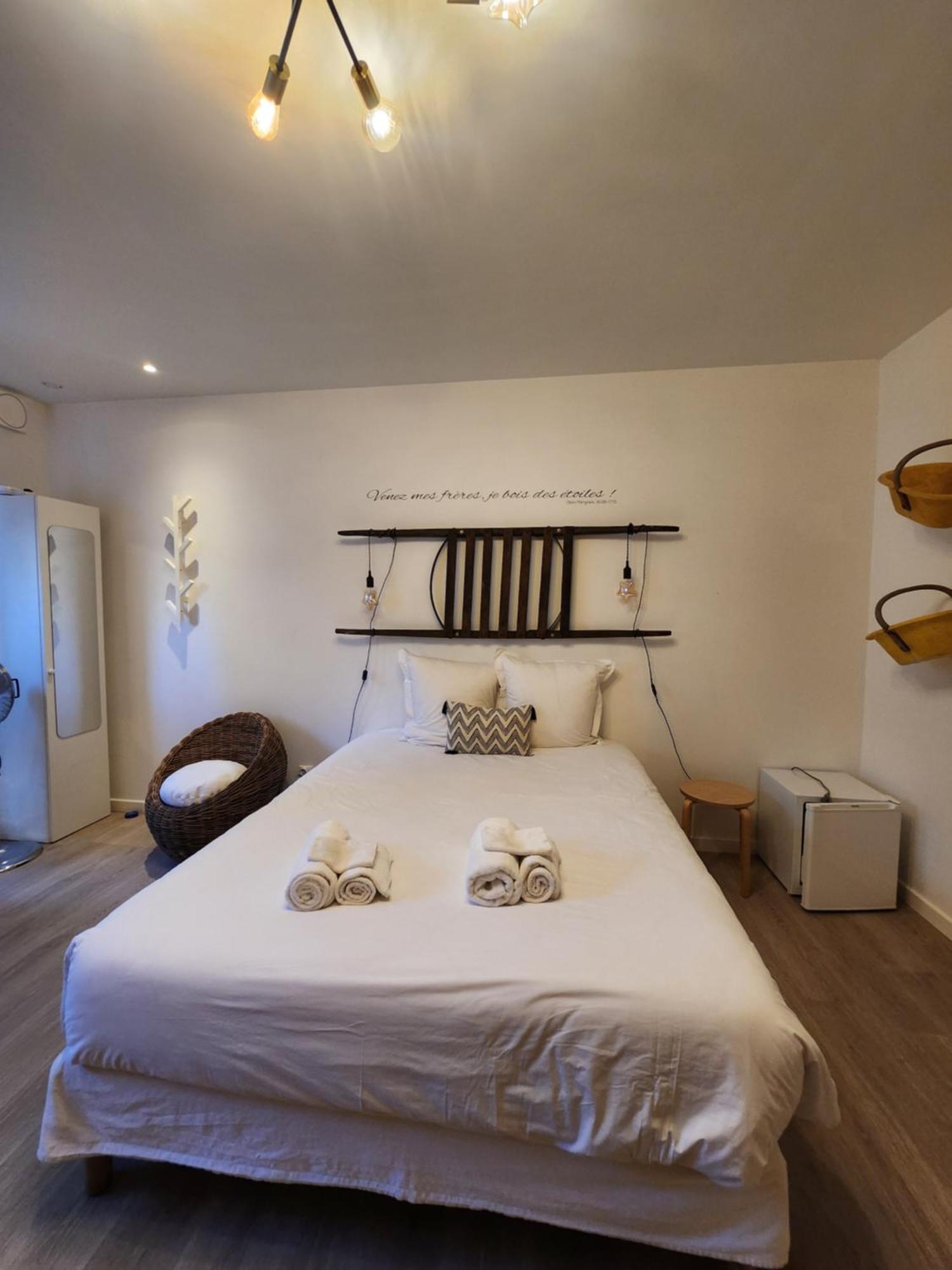 Chambres Privees Hyper-Centre Epernay Lit 160X200Cm Eksteriør bilde